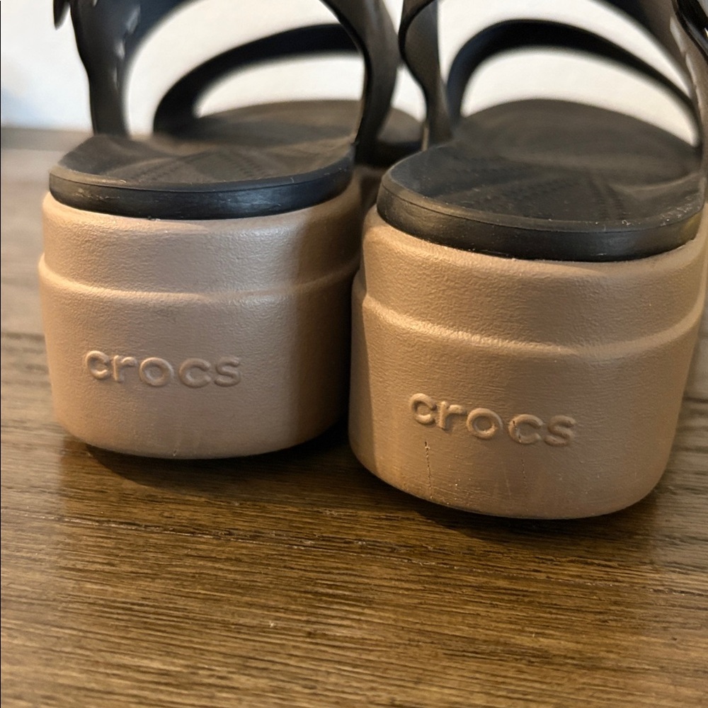 ❌SOLD❌[CROCS] Brooklyn Low Wedge Platform Sandals in Black & Mushroom Women's 8 - Picture 9 of 13